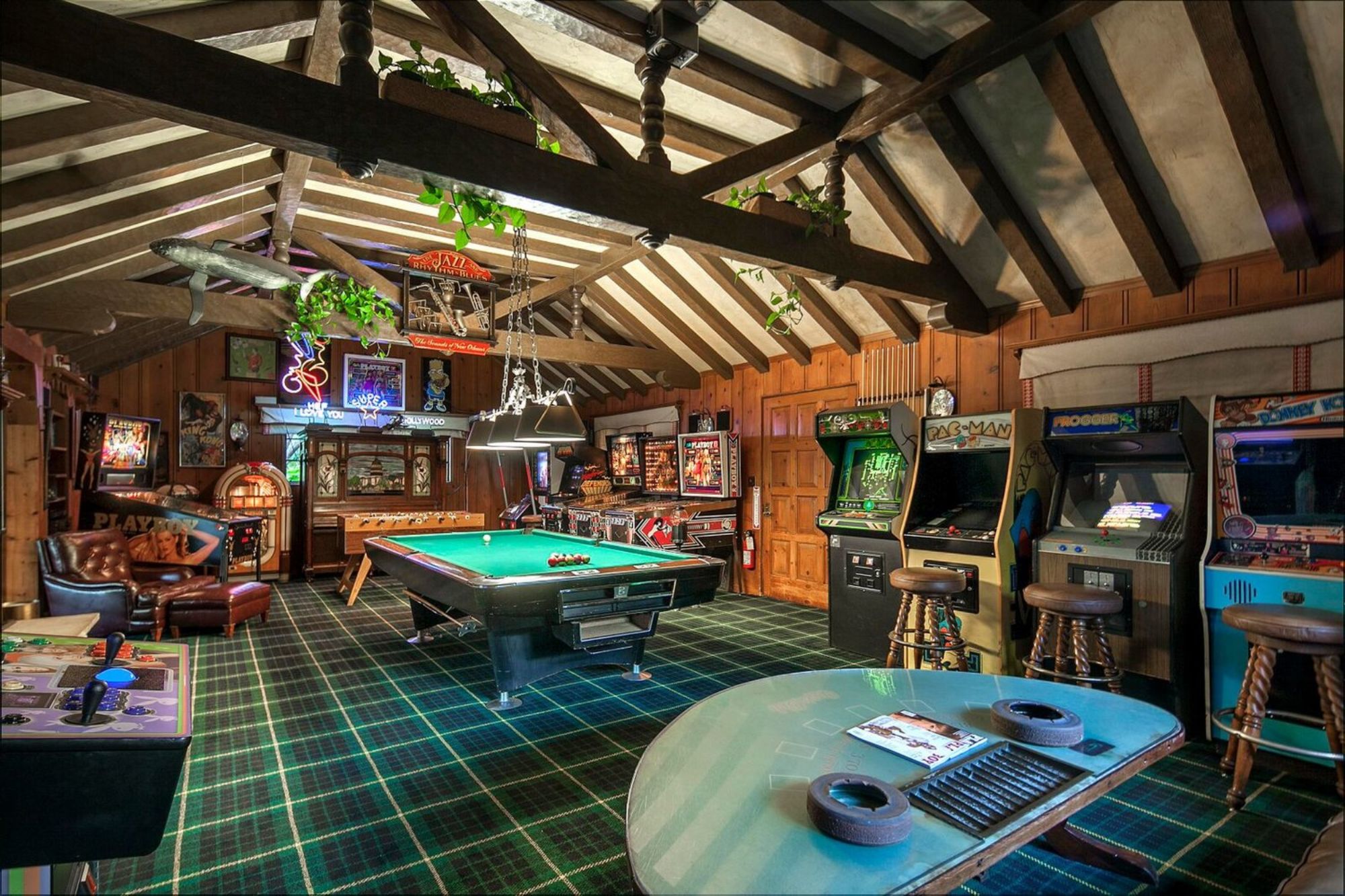 mansion game room